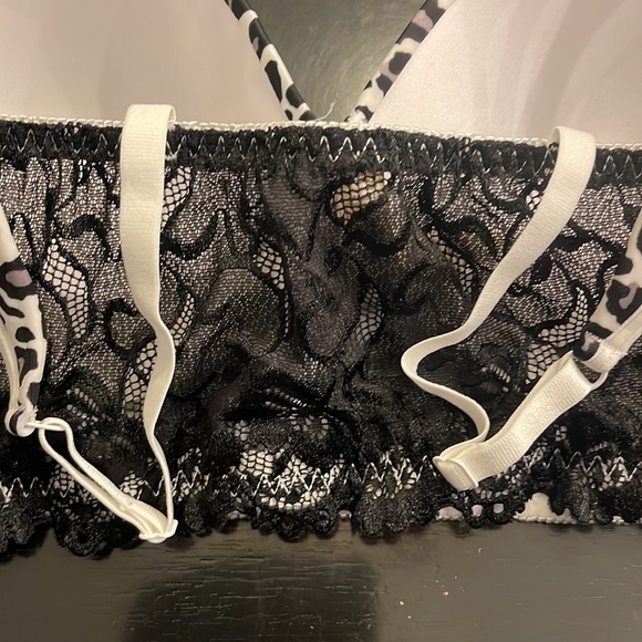 New With Tags 🐆Snow Leopard XL Comfort Molded Cup Bra with Sexy Lace Back 🤍🖤 - Picture 11 of 11